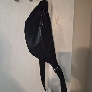 BEIS Sleek Black Crossbody Bag